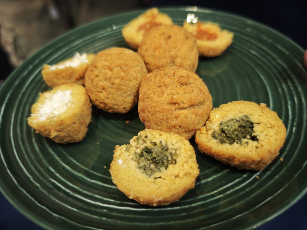 Weltpremiere - Die ersten gefüllten Falafel. Markteinführung by Dominik Wetzel